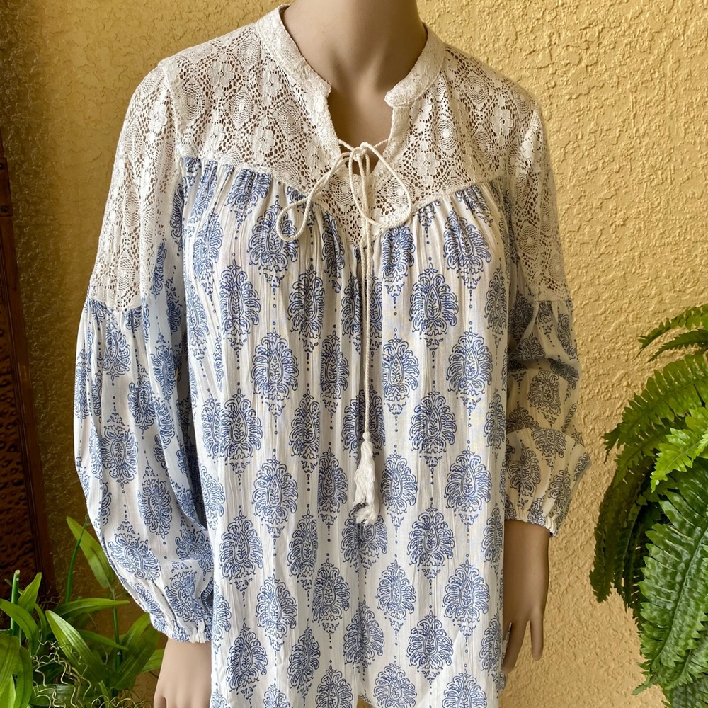 Lola P brand blue & white pheasant top - Picture 2 of 8